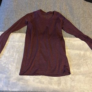 Lululemon Women’s Long Sleeve Workout Top. Size 4.